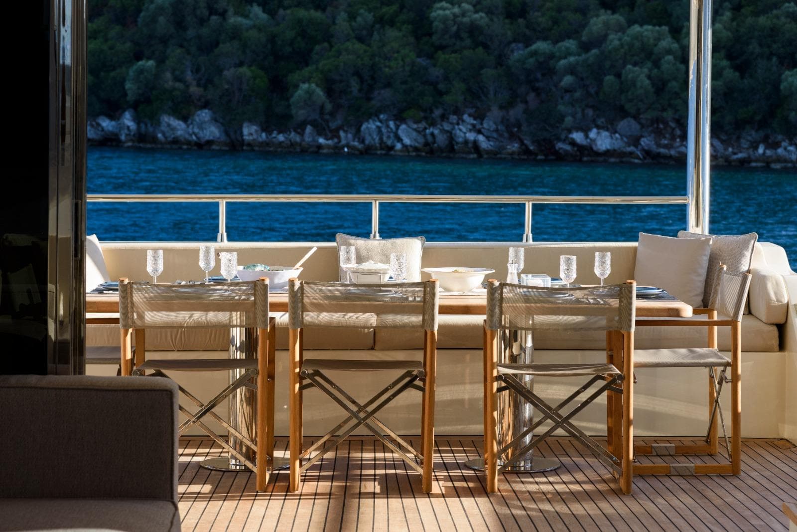 Aft deck dining