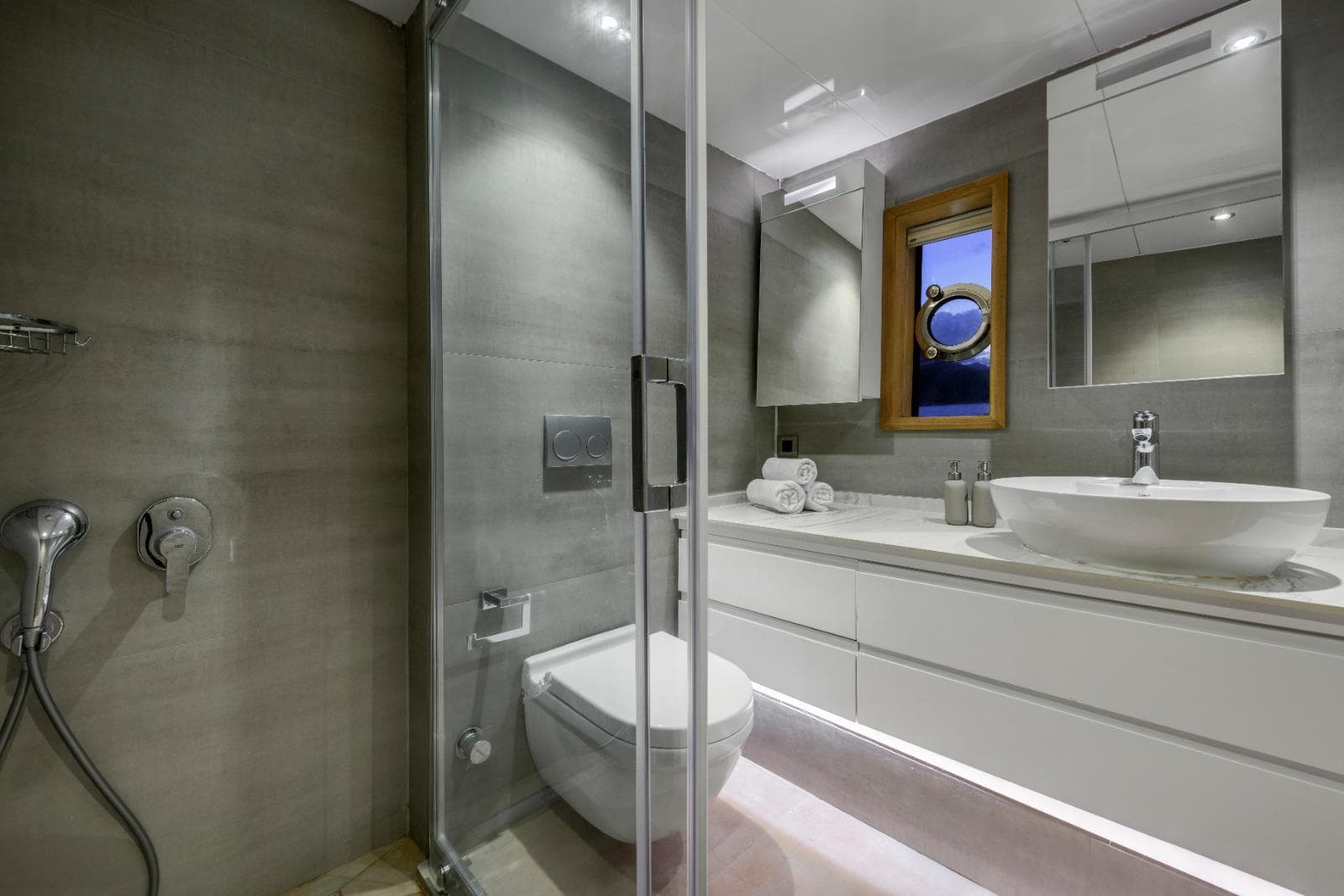 En-suite bathroom