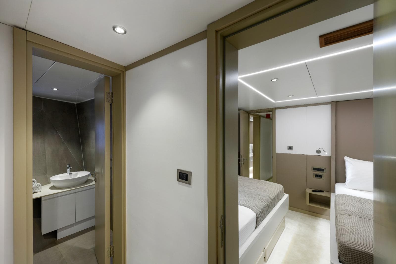 Lower deck