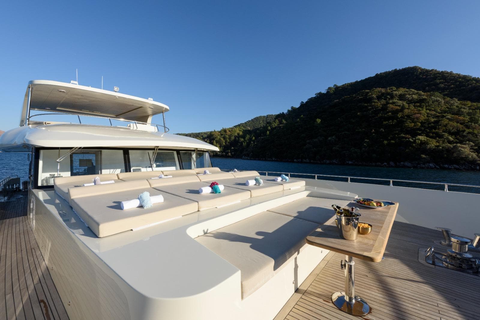 Sun deck forward